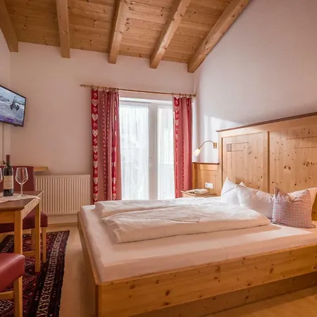 Viktoria & Joggl فندق 3*